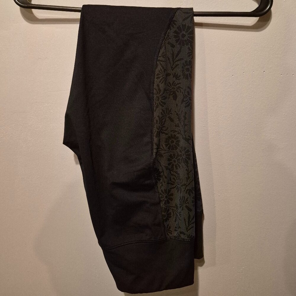 Avia Women's Black with Gray Active Wear Leggings M8-10